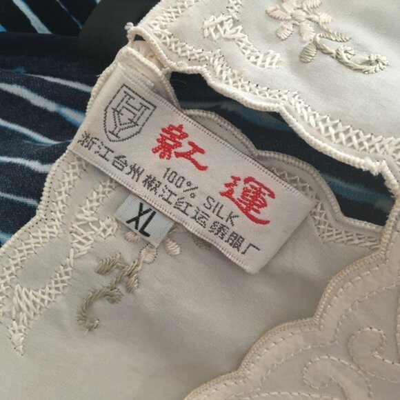 Exquisite Vintage Hand Embroidered Pink Roses Pure Silk Blouse - Picture 6 of 6